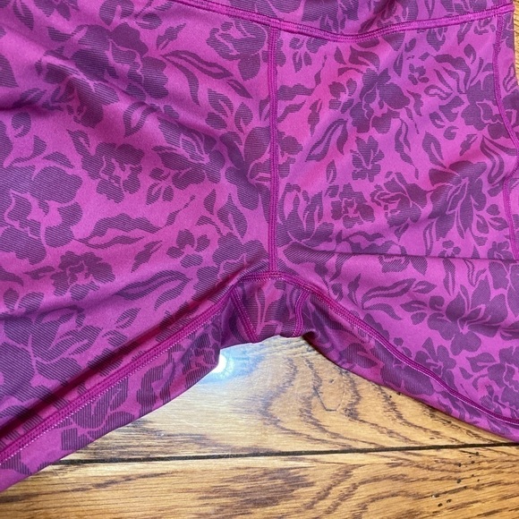 Fabletics Mid Rise Printed Primrose Raspberry Pureluxe Capri Leggings M - Picture 8 of 10